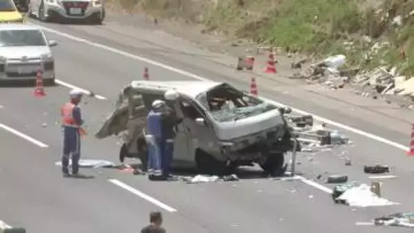 「道路に投げ出され意識がない」東北道で事故　貨物自動車が大破し2人搬送 運転手が心肺停止　鹿沼－宇都宮インター間で通行止め