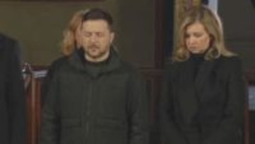 ウクライナ侵攻から4年　キーウ各地で市民が犠牲者追悼