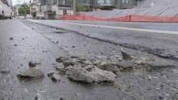 ワンボックスカーが道路標識に衝突 女性2人が標識の下敷き 2人は意識不明の重体 神奈川・横須賀市 神奈川県警