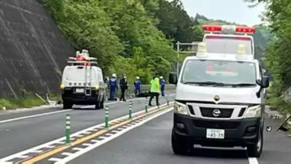 群馬・渋川市の国道でひき逃げか　男性が意識不明の状態で搬送　近くには倒れたバイクも