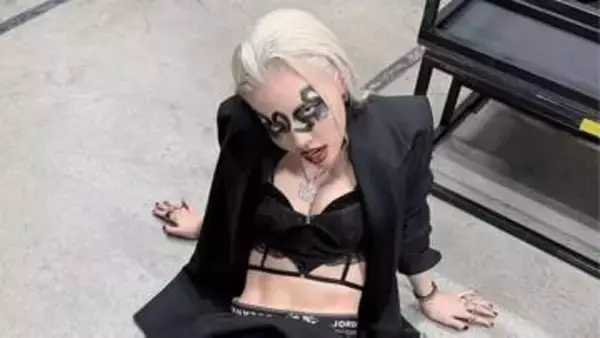 「【 ちゃんみな 】圧巻の“BOSS”オーラ漂うオフショット公開　「腹筋すごい」「最強に可愛い」と絶賛の嵐」の画像