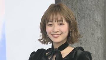 【浅川梨奈】5thカレンダー発売　次作は“全身コスプレ”？「今のうちに会社に置いていただきたい」　『フェイクマミー』共演・波瑠の結婚も祝福「あ〜いいな」