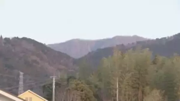 【速報】神奈川県秦野市の山火事はほぼ消し止められる　約1万1000平方メートルが焼けるもけが人なし　消防は消火活動継続し出火原因調べる