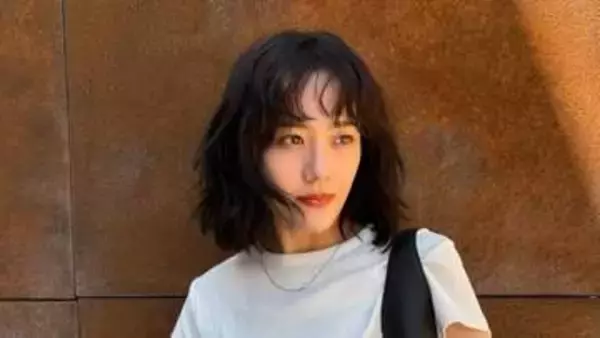 【 松井愛莉 】　結婚後初のヘアチェンジ　黒髪ショートの人生初パーマ姿を披露 　「パーマ格好いい」「素敵すぎます」と反響続々