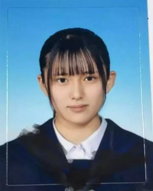 【 シャルロット・日比谷萌甘 】 「中三の時のなにかの写真」　アイドルの投稿写真に反響　「逸材」「クール系美少女」「すでに完成されている…」