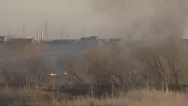 利根川の河川敷で火災　防災ヘリ出動　現在も消火活動中　けが人の情報なし　群馬県太田市