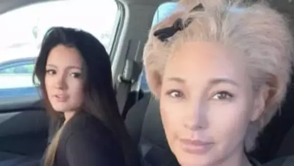 【 梅宮アンナ 】　長女・百々果さんとの　アメリカでの2ショット写真を公開　「百々果、すーちゃん、バブ君　アメリカへ戻ります」