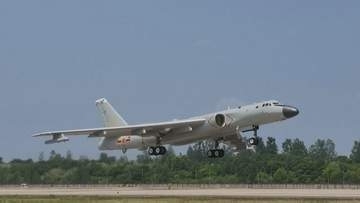 中国軍とロシア軍の爆撃機が合同パトロール「地域の平和と安定を共に守る決意や能力示した」