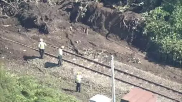 北海道でも線状降水帯による猛烈な雨　JR室蘭線では回送列車が倒木と衝突・脱線　札幌と函館を結ぶ特急北斗など44本が運休に