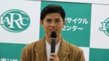 【 小島よしお 】服を着てネタ披露「服を着ている方が恥ずかしい」　〝作り出したギャグ〟への愛「捨てるという意識はない」