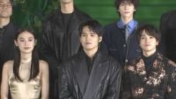 【 水上恒司・木戸大聖 】　八木莉可子を　“ 順番エスコート ” にファン歓声　令和のヤンキー漫画実写化で　グリーンカーペット歩く