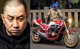 「【 レイザーラモンRG 】　愛車のバイクと２ショット　「30年前のCIBIEのライトの優しい光…。」「"いつか…お前をもう一度輝かせる…必ず…"と箱付きで残しといてよかった…」」の画像1