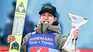 【スキージャンプ】24歳の二階堂蓮がＷ杯初優勝！2連勝中のプレブツを0.5点上回る　小林陵有は10位