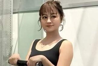 【 鈴木奈々 】 「久しぶりに体重計りました！」「５２.4キロでしたー！身長は154センチです」　ＳＮＳで報告　「食べる事が大好きだから運動して体作りします」