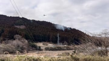 茨城県常陸太田市の住宅・工場火災 山林に延焼中 午前9時40分時点で約8ヘクタール焼ける ヘリ消火活動も鎮圧の見込み立たず