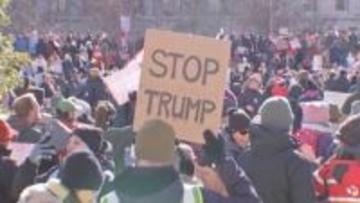 トランプ大統領就任1年　ワシントンなどで抗議集会　「違法なことばかりしている」