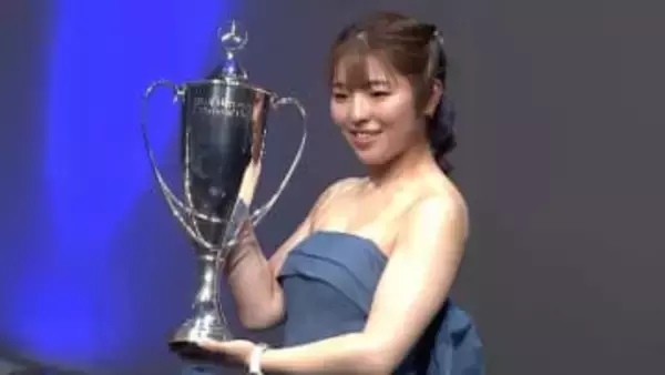 初の年間女王“4冠”佐久間朱莉「思い描いた以上にいいシーズン」も「来年はメジャー制覇」師匠・ジャンボ尾崎に誓う【JLPGAアワード】