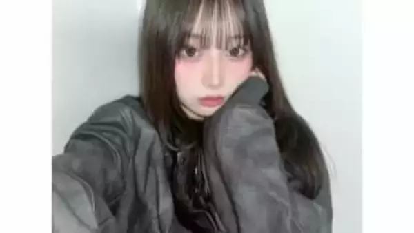 【辻希美・長女】希空　レザージャケットで魅せる〝クールな表情〟　「外カメフラッシュ難しいね」と18歳の素顔も