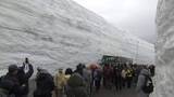 「富山と長野を結ぶ立山黒部アルペンルートが全線開通　巨大な雪の壁「雪の大谷」は高さ12メートルに」の画像1