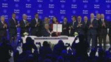 米主導「平和評議会」署名式　トランプ氏「やりたいこと何でもできる」　役割拡大の意向