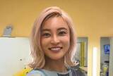 「【 小島瑠璃子 】 「髪をさらに濃いピンクにして（！？）　エネルギーチャージ」　最新ショット公開　花粉症デビューで　「毎日目頭が尋常じゃなく痒すぎ」」の画像1