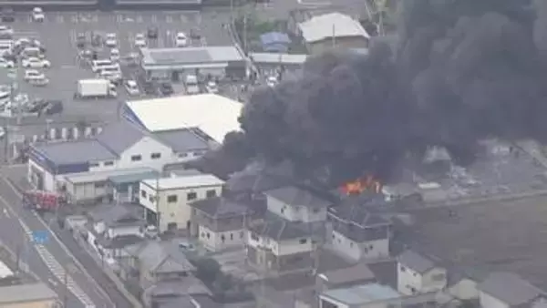 【速報】茨城・結城市のタイヤ販売店で火事　現在もタイヤ数百本が延焼中