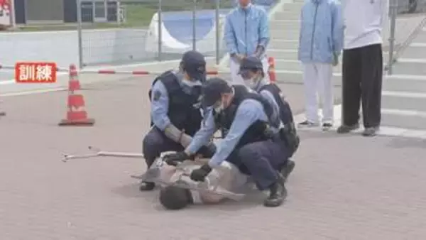 神奈川・大磯ロングビーチでテロ発生を想定した訓練実施　刃物と爆発物を持った不審者の侵入を想定