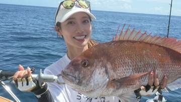 【 片原恵麻 】海釣りで「過去最長マダイ」にビッグスマイル「滅多にやらないジギングで」「楽しかったぁぁぁ」
