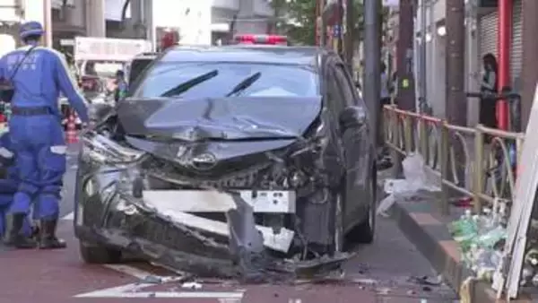 荷下ろし中の女性　乗用車にはねられ両足切断の重傷　警視庁　車を運転していた40代男を過失運転傷害の疑いで現行犯逮捕　東京・世田谷区