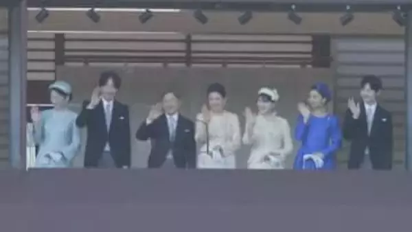 天皇誕生日「一般参賀」2万人超訪れる　初夏の陽気「皆さん一人ひとりにとって穏やかな春となるよう」　“逮捕事案”受け柵強化も