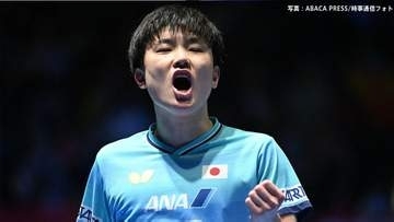 張本智和がストレート勝ちでベスト4進出、フランスの強豪を圧倒、大会連覇まであと2つ【WTTチャンピオンズ横浜】