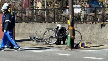 自転車に乗った15歳の女子中学生が車にはねられ意識不明の重体　車が赤信号無視で交差点に進入か　栃木県日光市