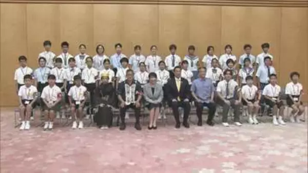 「私と違って体を大事にして」 高市総理が官邸に沖縄の小中学生を招きプレゼントを交換
