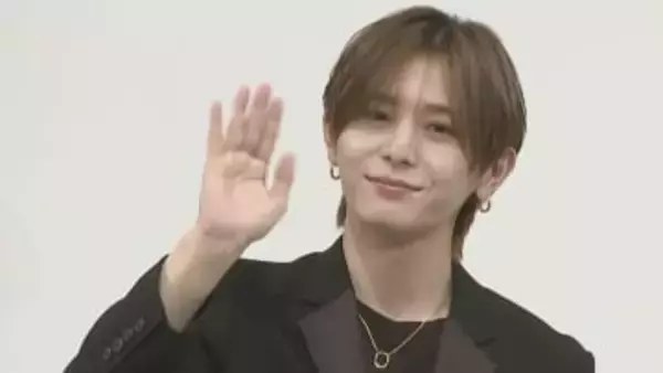 【 山田涼介 】　クリスマスの思い出は「サンタさんにお願い事を書いて、ベランダにいつもクッキーを1枚置くんです。トナカイさんが食べるようにって」