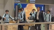 北朝鮮の女子サッカーチームが韓国へ　経由地の北京に到着　インスタントラーメン運ぶ選手も