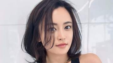 黒髪に【 小島瑠璃子 】「秋っぽカラー」「短い秋を楽しもう！」フォロワー〝黒がやはりいい〟〝笑顔が素敵〟