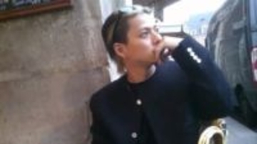 【 Number_i 】平野紫耀　パリで〝day off〟優雅な街並みをデニムで闊歩　フォロワー騒然「なにごと！」「念願のプール」