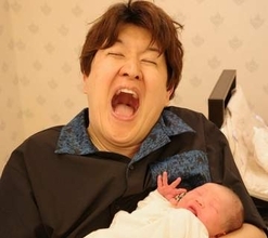 【むらせ】第1子誕生を報告「いつか東進に入るような子になるのか、それとも父の背中を見てモノマネ芸人になるのか、今から楽しみだー！」