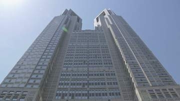 世田谷区の資材置き場で水道管とトラックの間に挟まれ作業員1人死亡　東京都の水道管交換工事で取り外した水道管をおろす作業中