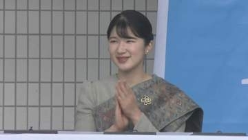 愛子さま 民族衣装で「ラオスフェスティバル」に登壇　民族舞踊に笑顔で拍手送る