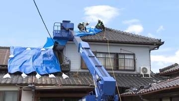 【熊本地震】台風13号に備えブルーシートの設置も人員不足、国に支援を要請　宇城市では災害ボランティアによる片付け始まる