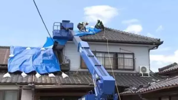 【熊本地震】台風13号に備えブルーシートの設置も人員不足、国に支援を要請　宇城市では災害ボランティアによる片付け始まる