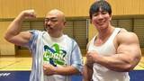 「【 クロちゃん 】“筋肉２ショット” 披露「普通にすごい！」　「クロちゃんさんの筋肉凄いけど、横川さんが凄すぎて…」反響続々」の画像1