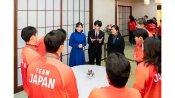 秋篠宮ご一家　デフリンピック金メダリストと懇談　悠仁さまも手話で祝福　青森震度6強の地震受け地元選手にお見舞いも