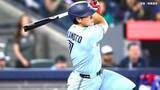 「岡本和真 右中間へ10号！直近5戦5発と覚醒、直球を逆らわず逆方向への技あり弾、チームメイト全員でお辞儀パフォーマンス“」の画像1