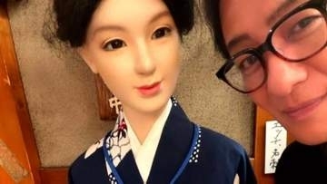 【 片岡愛之助 】南座近くで〝妻がいたので写メ〟　フィギュアに「藤原紀香」の名札〝今度聞いてみよ〟　夫＝ルパン・妻＝キャッツアイ　共に人気泥棒キャラに