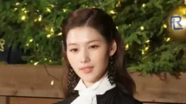 【 TWICE・SANA 】　メンバーへのギフトは　「パチパチするキャンディーが入った綿飴」　理想のホリデーシーズンを想像