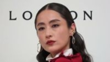 【 シシド・カフカ 】　クリスマスの思い出　「母が目の前でサンタさんに電話して...」　笑顔で語る