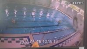 韓国南東部　市民が泳ぐプールに車が“真っ逆さま”に落下　さいわい直撃は免れたものの2人が病院搬送