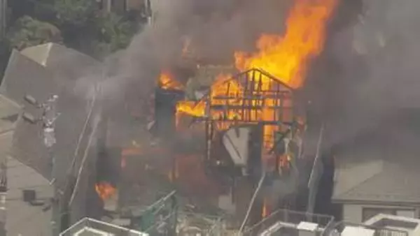 【速報】東京・世田谷区の解体工事現場で火事　消防車など38台で消火活動中